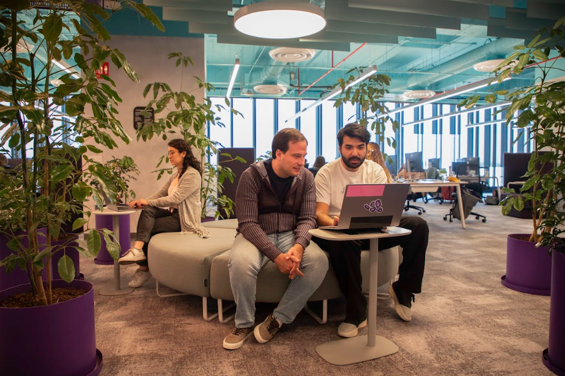 Person working at Nu Office