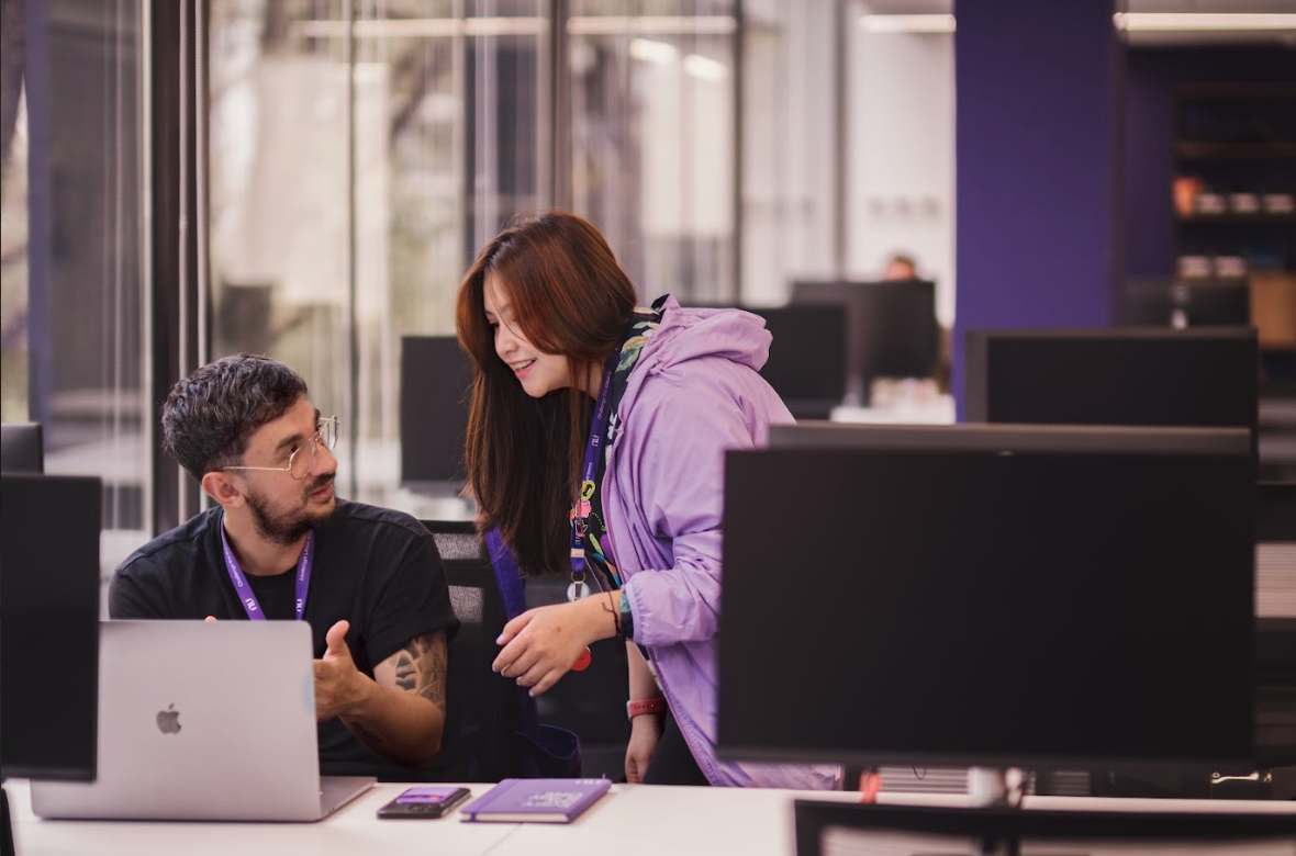 Person working at Nu Office